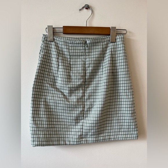 Brandy Melville Plaid Mini CARA skirt - Green and White - Picture 12 of 12